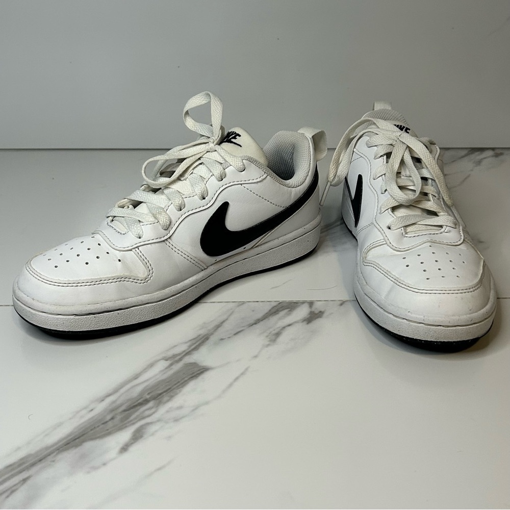 Nike All Day Play Black and White Shoes Size 4 - Picture 3 of 7